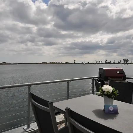Schwimmendes Haus Hausboot Holiday home Olpenitz