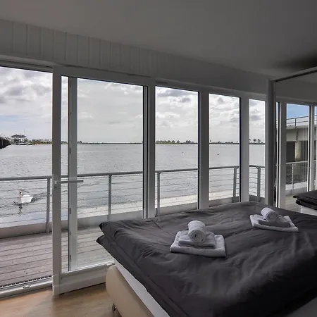 Schwimmendes Haus Hausboot *