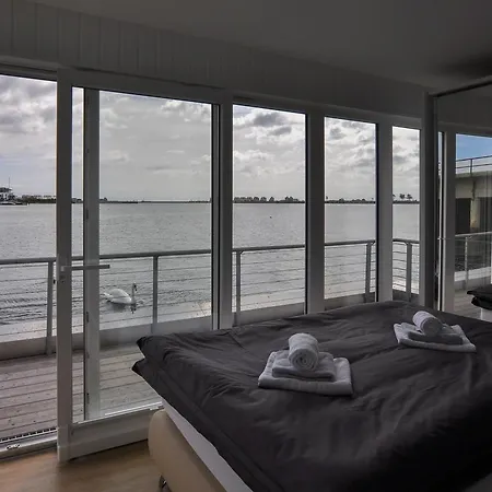 Holiday home Schwimmendes Haus Hausboot *