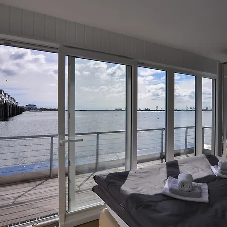 Schwimmendes Haus Hausboot Holiday home *