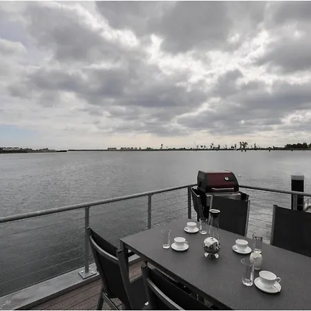 Schwimmendes Haus Hausboot